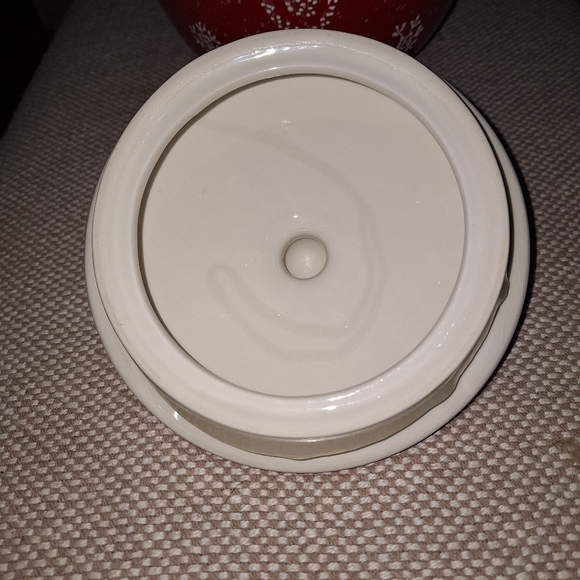 A Crofton red holiday cookie jar. It's pre-owned. Cheerful and festive. - Picture 4 of 6